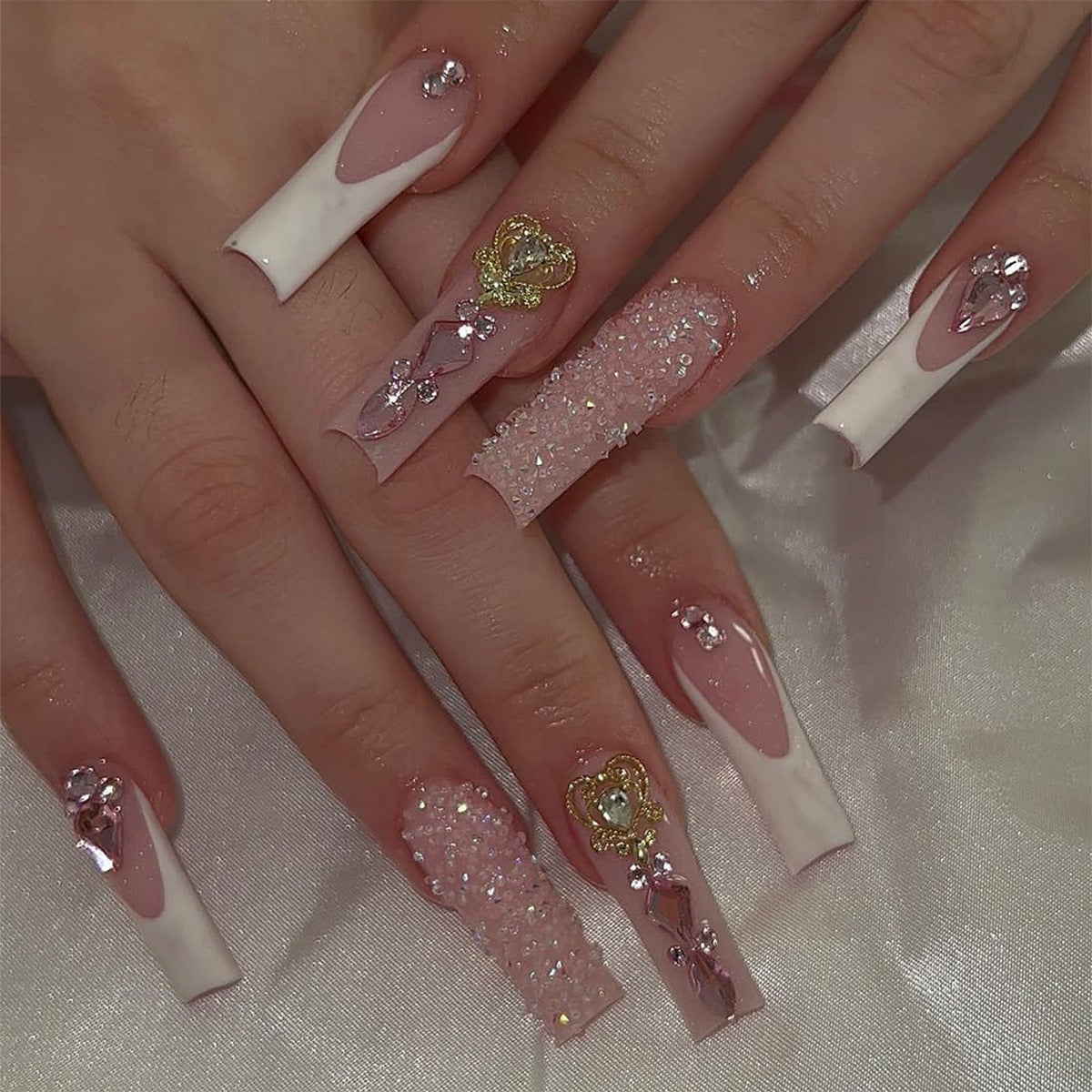 EYESFAV Scepter Sparkle Nails