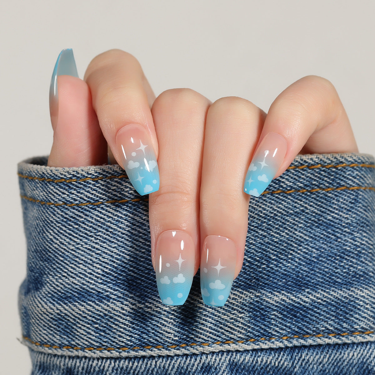 EYESFAV Sky Blue Clouds Nails